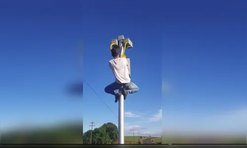 Vídeo mostra jovem danificando radar entre Jardim Alegre e Lunardelli