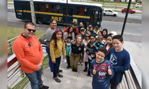 
							Em apoio a crianças com câncer, servidores da PRF raspam o cabelo
						
						