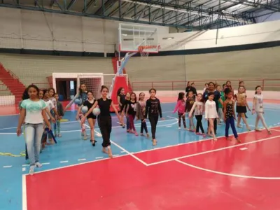 Ginastas de Apucarana que vão participar do Festival no Ginásio de Esportes do Lagoão - Foto: TNonline