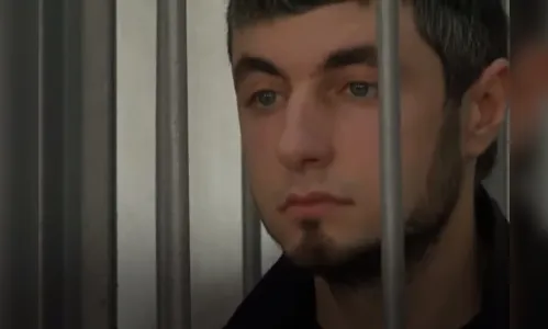
							Após deixar filhos em berçário, mulher é levada para floresta pelo marido e tem mãos amputadas com machado
						
						