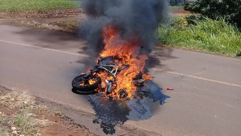 Motociclista morre após bater contra carro em Ariranha do Ivaí