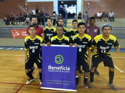 O time do Colégio Padre José Canale/Comander, de Apucarana, está invicto na Copa Escolar Mix de Futsal - Foto: Divulgação