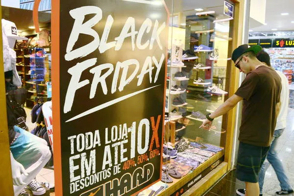 Comércio de Apucarana abre amanhã até as 22 horas na 1ª Black Friday - Foto: Sérgio Rodrigo/TN