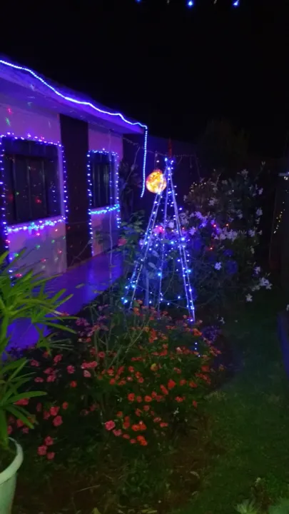 Residência em Apucarana com decoração natalina.