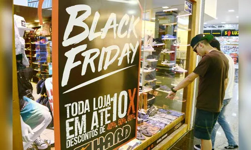 Comércio de Apucarana abre hoje até as 22 horas na 1ª Black Friday