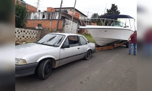 Dupla tenta furtar lancha, mas carro não aguenta na fuga
