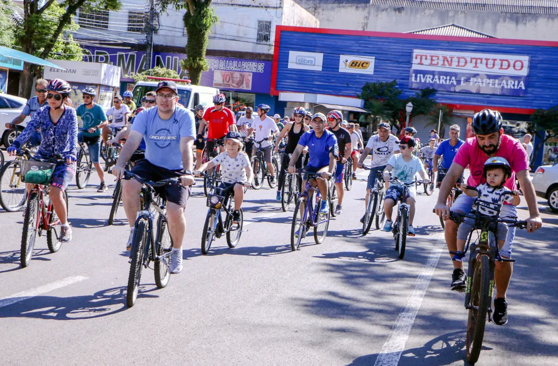 Mais de 100 ciclistas participam do 'Pedala Apucarana'