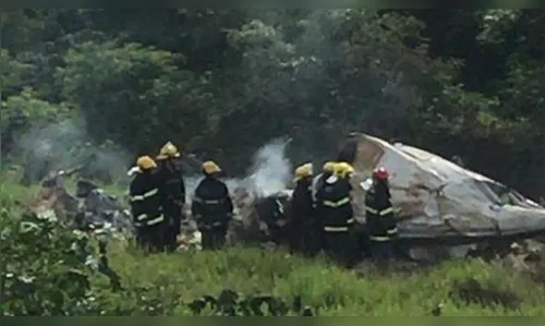 Avião explode em pouso e deixa quatro mortos