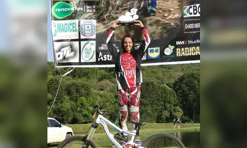 Araponguense é campeã paranaense de Downhill
