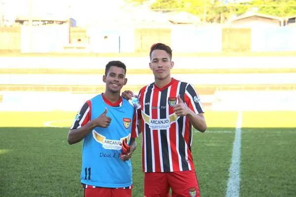 Os jovens atacantes Jean e Vinícius Testa, do Apucarana, vem sendo utilizados nos jogos-treinos no interior paulista - Foto: www.oesporte.com.br