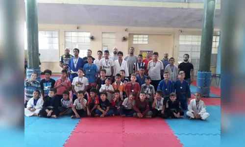 Secretaria de Esporte de Arapongas realiza Festival de Jiu-Jitsu infantil