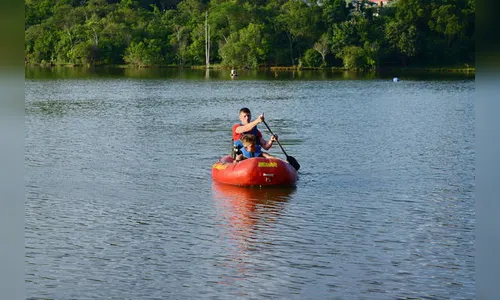 Jovens tentam atravessar Lago Jaboti e ficam 'ilhados'