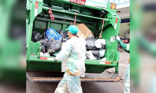 Acidente em Apucarana envolve caminhão da coleta de lixo e deixa moça gravemente ferida