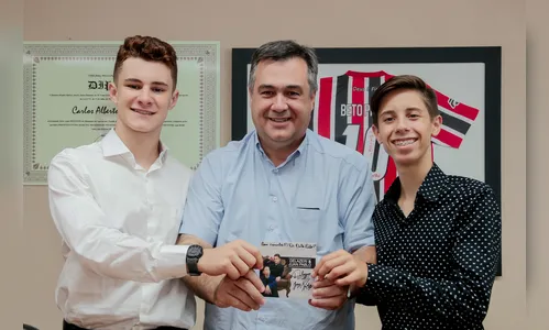 Beto Preto recebe visita de jovens tenores 