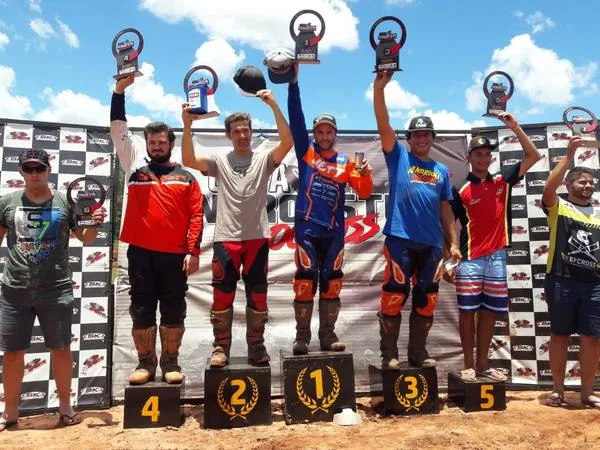 O piloto Tiago Garcia, de Marilândia do Sul, vem conseguindo bons resultados no velocross - Foto: Divulgação