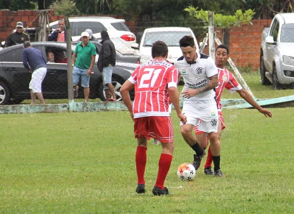 O meio-campista Alisson retorna neste domingo à tarde ao Pirapó Esporte Clube/Multividros/Ubatuba |  Foto: www.oesporte.com.br