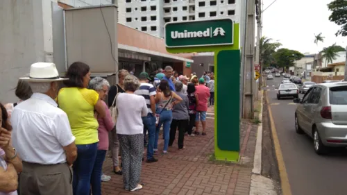 Dermatologistas realizam ação de prevenção ao câncer da pele na Unimed Apucarana - Foto: TNONLINE