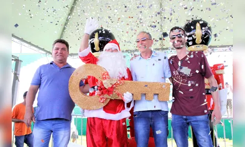 Chegada do Papai Noel abre comemorações natalinas em Arapongas
