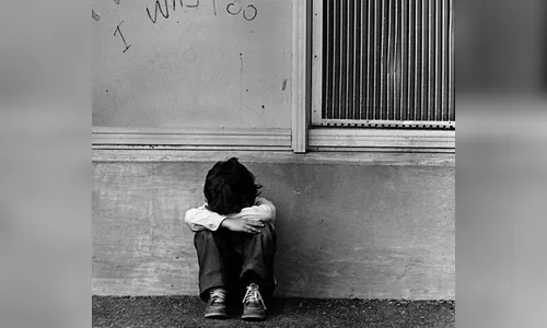 PM prende casal que deixou crianças de um e dois anos sozinhas em casa