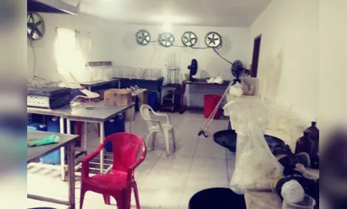 PM descobre chácara que funcionava como fábrica de drogas sintéticas no Litoral 