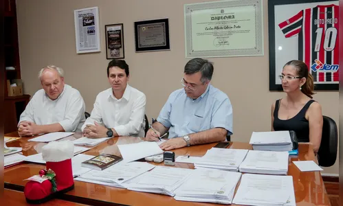 Prefeito de Apucarana sanciona lei do abono natalino