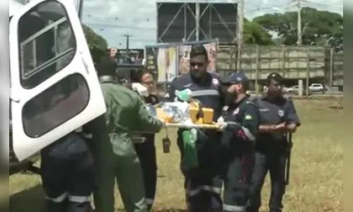 Criança de 2 anos se enforca acidentalmente em alça de mochila dentro de sala de aula