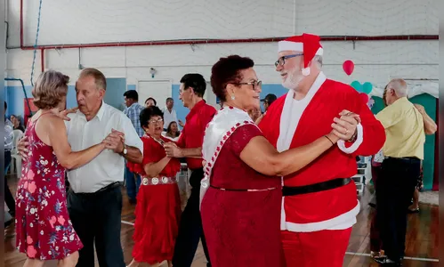 Baile de encerramento do ano da Terceira Idade recebe Papai Noel