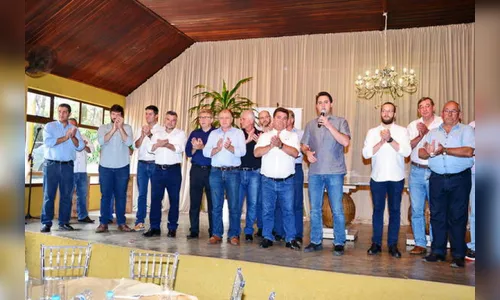 Ratinho Jr. prestigia eleição na Amepar e ouve reivindicações