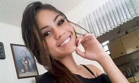 A youtuber Isabelly, de apenas 14 anos, foi assassinada com um tiro em 14 de fevereiro no litoral do Paraná (Foto: Reprodução/Facebook)
