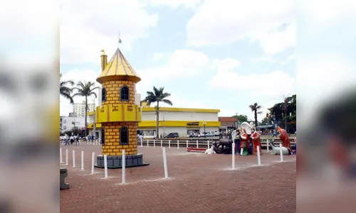 Enfeites natalinos na Praça Rui Barbosa são danificados