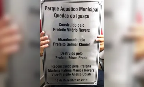 Ex-prefeitos de Quedas do Iguaçu são criticados em placa de reinauguração do parque aquático municipal