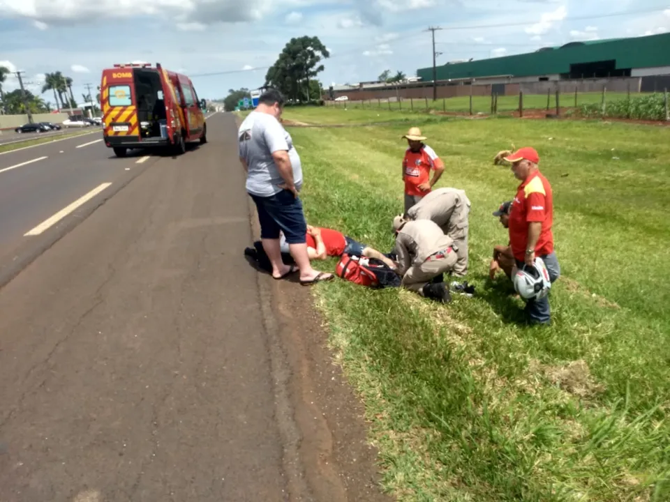 Rapaz sofre ferimento grave ao cair com motocicleta em Apucarana - Foto: Reprodução/Whatsapp