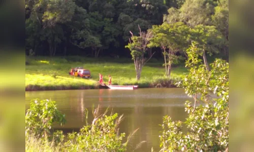 
						
							Corpo de Bombeiros faz busca por carro que teria caído na Lagoa do Schimidt
						
						