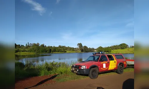 Corpo de Bombeiros faz busca por carro que teria caído na Lagoa do Schimidt