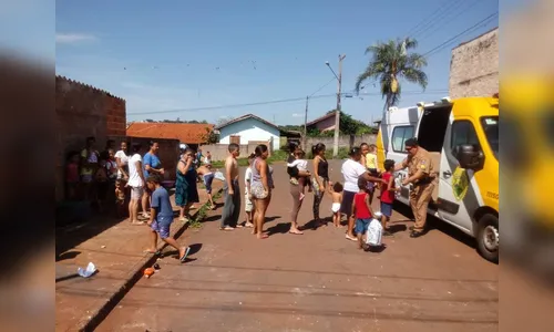 Policiais Militares entregam brinquedos à crianças carentes de Arapongas