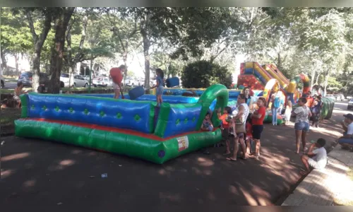 
							Grupo Pinga Fogo entrega milhares de presentes de Natal a crianças de Apucarana e Maringá
						
						