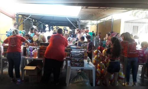 
							Grupo Pinga Fogo entrega milhares de presentes de Natal a crianças de Apucarana e Maringá
						
						