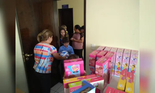 
							Grupo Pinga Fogo entrega milhares de presentes de Natal a crianças de Apucarana e Maringá
						
						