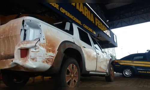 PRF apreende 1,6 mil cápsulas de munição em pneu reserva de veículo abandonado