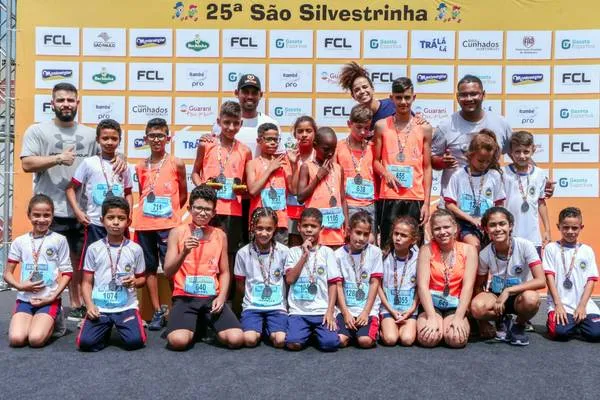 Os atletas apucaranenses voltaram a se destacar na São Silvestrinha em São Paulo - Foto: Divulgação