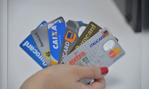 Juros do cartão de crédito e do cheque especial sobem em novembro