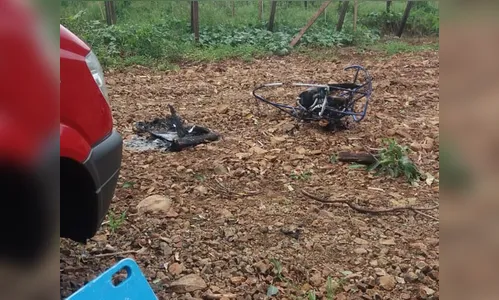 Piloto que sofreu queimaduras após queda de paramotor morre no hospital