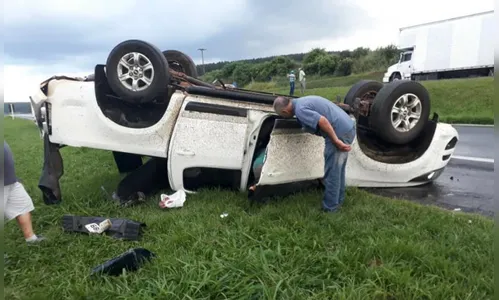 Prefeito de Ivaiporã capota camionete na BR 376