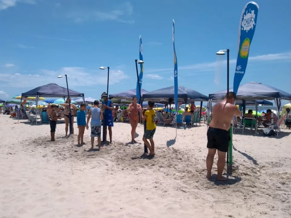 Duchas ecológicas agradam banhistas no litoral 