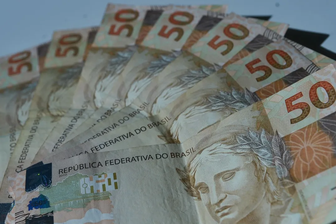 Brasileiro quer juntar dinheiro para pagar dívidas