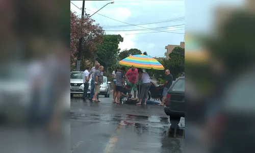 Acidente entre carro e moto deixa uma pessoa ferida em Apucarana