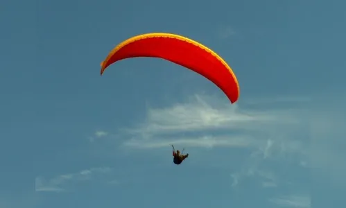 Após morte de piloto, secretaria quer aumentar segurança para praticantes de parapente