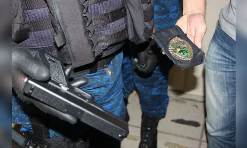 Suspeito de estupro é preso usando colete e distintivo da PM em Rolândia