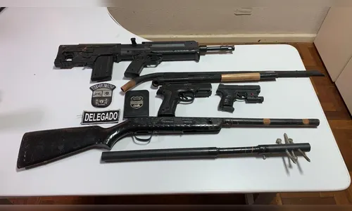 Polícia detém rapaz com simulacros até de fuzil que fazia apologia ao crime em redes sociais