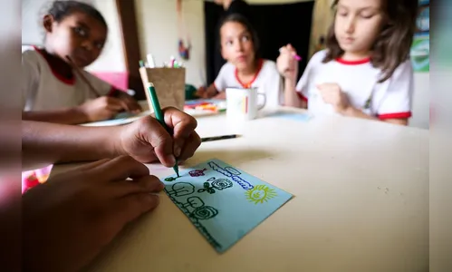 MEC tem agora secretarias para alfabetização e escolas militares